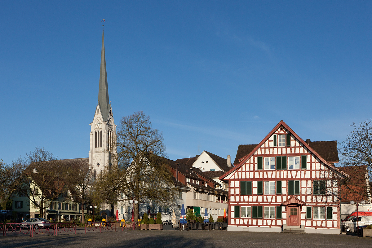 Marktplatz mit reformierter Kirche in Amriswil im Kanton Thurgau